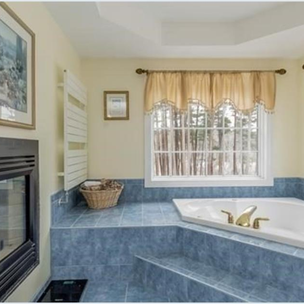 19 Hull St Master Bath 2