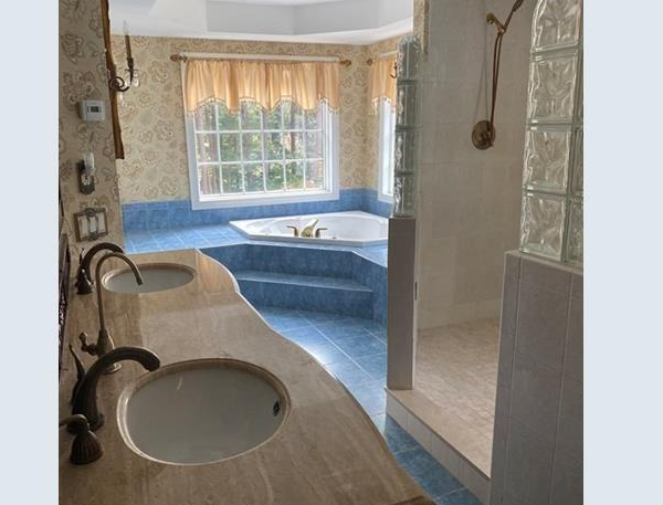 19 Hull St Master Bath