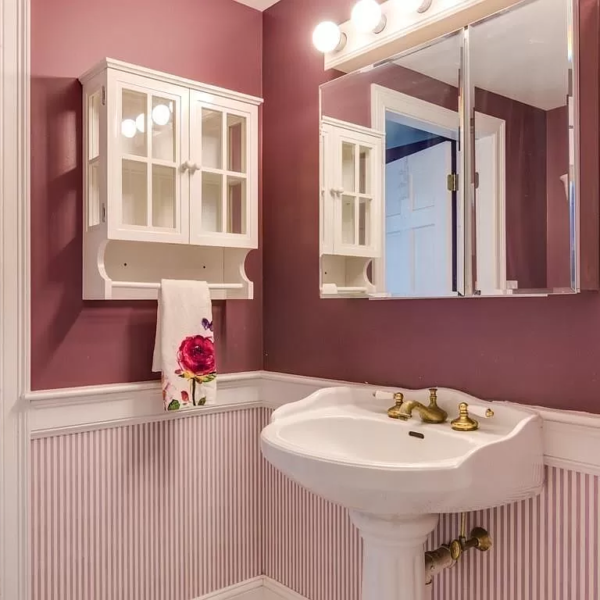 19 Hull Street Bathroom 2nd Floor