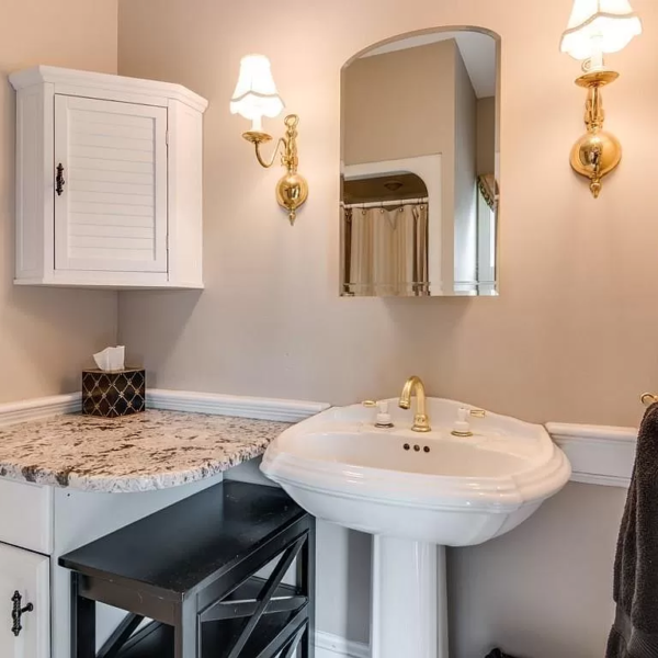 19 Hull Street Bathroom First Floor