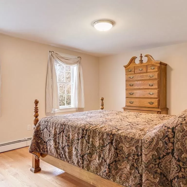 19 Hull Street Front Bedroom